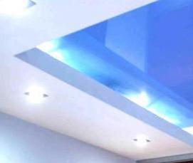 Бело голубой натяжной потолок Пермь