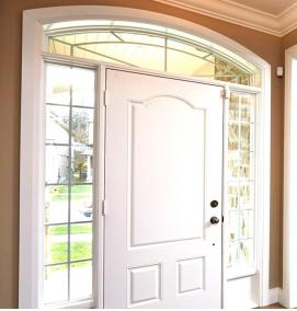 Белая входная дверь - вариант 2