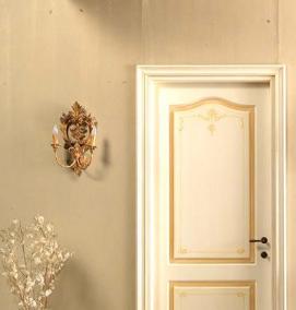 Белые двери межкомнатные золотыми узорами - модель 4