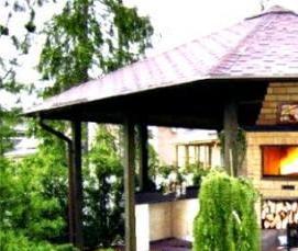 Беседка для дачи с зоной барбекю - вариант 1