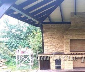 Беседка из дерева с мангалом из кирпича - модель 2