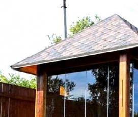 Беседка из стекла и дерева - модель 4