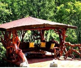 Беседка из стволов деревьев - модель 1