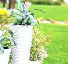 Большие вазоны для сада - вариант 2