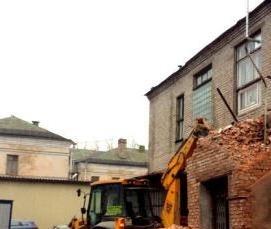 Демонтаж кирпичных стен зданий - вариант 2