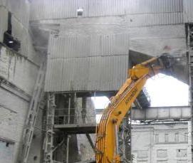 Демонтаж здания экскаватором - тип 1