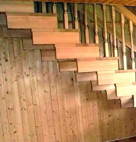 Деревянная наружная лестница - модель 1