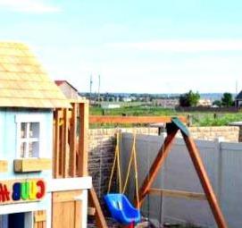 Детский деревянный домик с горкой - тип 4