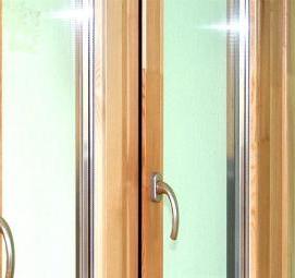 Дверь балконная деревянная со стеклом - тип 2