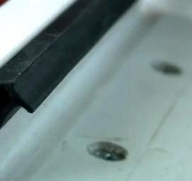 Дверь балконная коричневая пластиковая - вариант 1