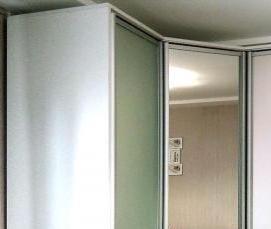 Двери купе белый глянец с зеркалом - вариант 1