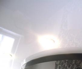 Двухуровневые натяжные потолки красные - модель 4