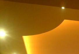 Двухуровневые потолки из гипсокартона и натяжного потолка - модель 4