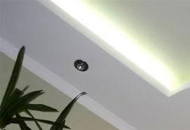 Двухуровневые потолки из гипсокартона и натяжного потолка - модель 2