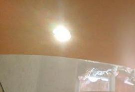 Двухуровневый натяжной потолок бежевый - вариант 1