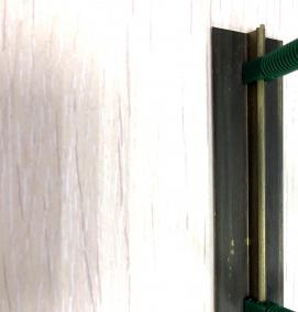 Дюбель для крепления двери - модель 3