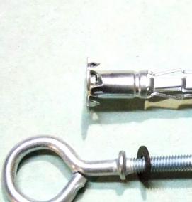 Дюбель для крепления двери - модель 2