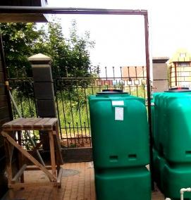 Емкость для полива с краном - модель 3