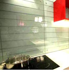 фартук для кухни из стекла без рисунка - модель 2