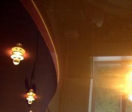 Глянцевые натяжные потолки - вариант 1