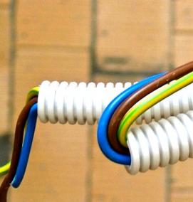 Гофра для кабеля в деревянном доме - вариант 3