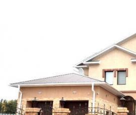 Готовые пластиковые окна коричневые - модель 2