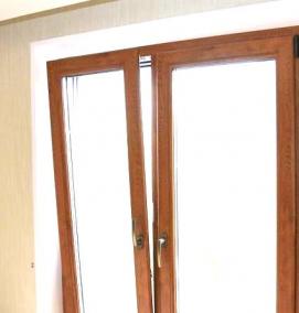 Коричневые пластиковые окна с раскладкой - тип 3