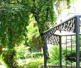 Кованная беседка для дачи - модель 1