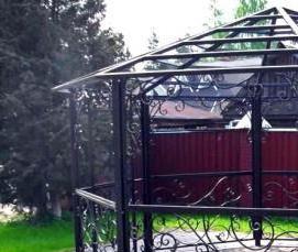 Кованная беседка для дачи - модель 2