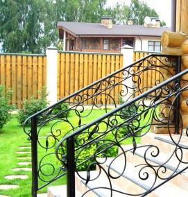 Кованые перила для крыльца частного дома - тип 1