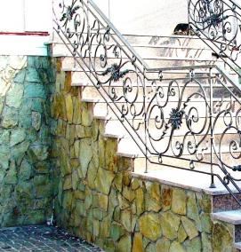 Кованые перила для крыльца частного дома - тип 3