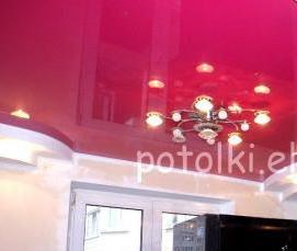 Красно белый натяжной потолок - вариант 1