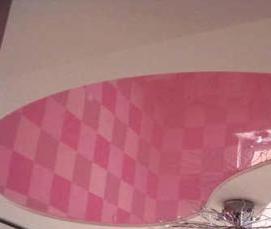 Красно белый натяжной потолок - вариант 2