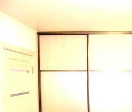 Кремовый натяжной потолок - вариант 3