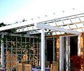 Крытая беседка застекленная с мангалом - вариант 1