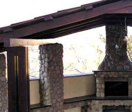 Крытая беседка застекленная с мангалом - вариант 4