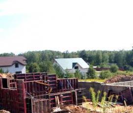 Ленточный цокольный фундамент - модель 1