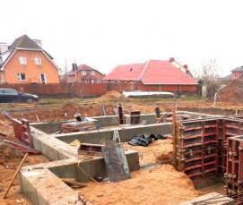 Ленточный цокольный фундамент - модель 4