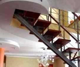 Металлическая лестница на прямом косоуре - тип 4