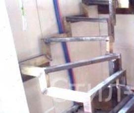 Металлическая лестница на прямом косоуре - тип 3