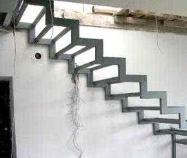 Металлическая лестница на прямом косоуре - тип 2