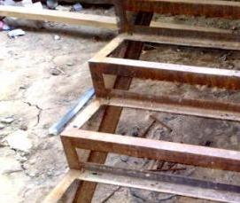 Металлическая лестница с двумя площадками - вариант 4