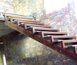 Металлическая лестница с двумя площадками - вариант 3