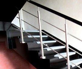 Металлические перила с деревянным поручнем - тип 1