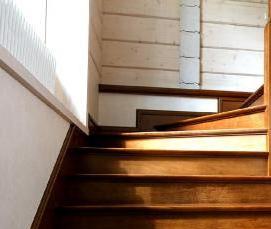 Металлические перила с деревянным поручнем - тип 2