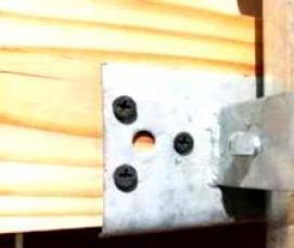 Металлический уголок для крепления бруса - модель 4