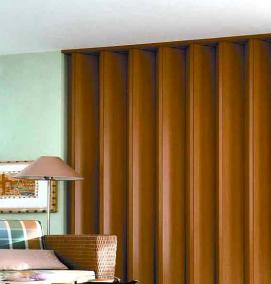 Межкомнатная белая складная дверь - вариант 1