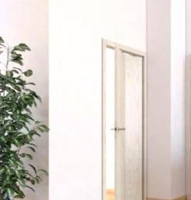 Межкомнатная белая складная дверь - вариант 3