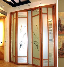 Межкомнатная белая складная дверь - вариант 2