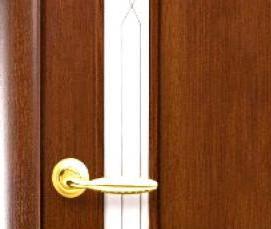 Межкомнатные двери орех со стеклом - модель 1